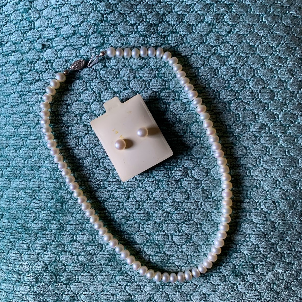 Pearl necklace and earring set